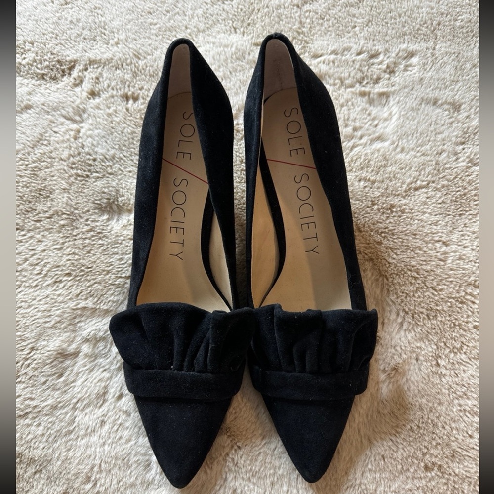 Sole society pumps